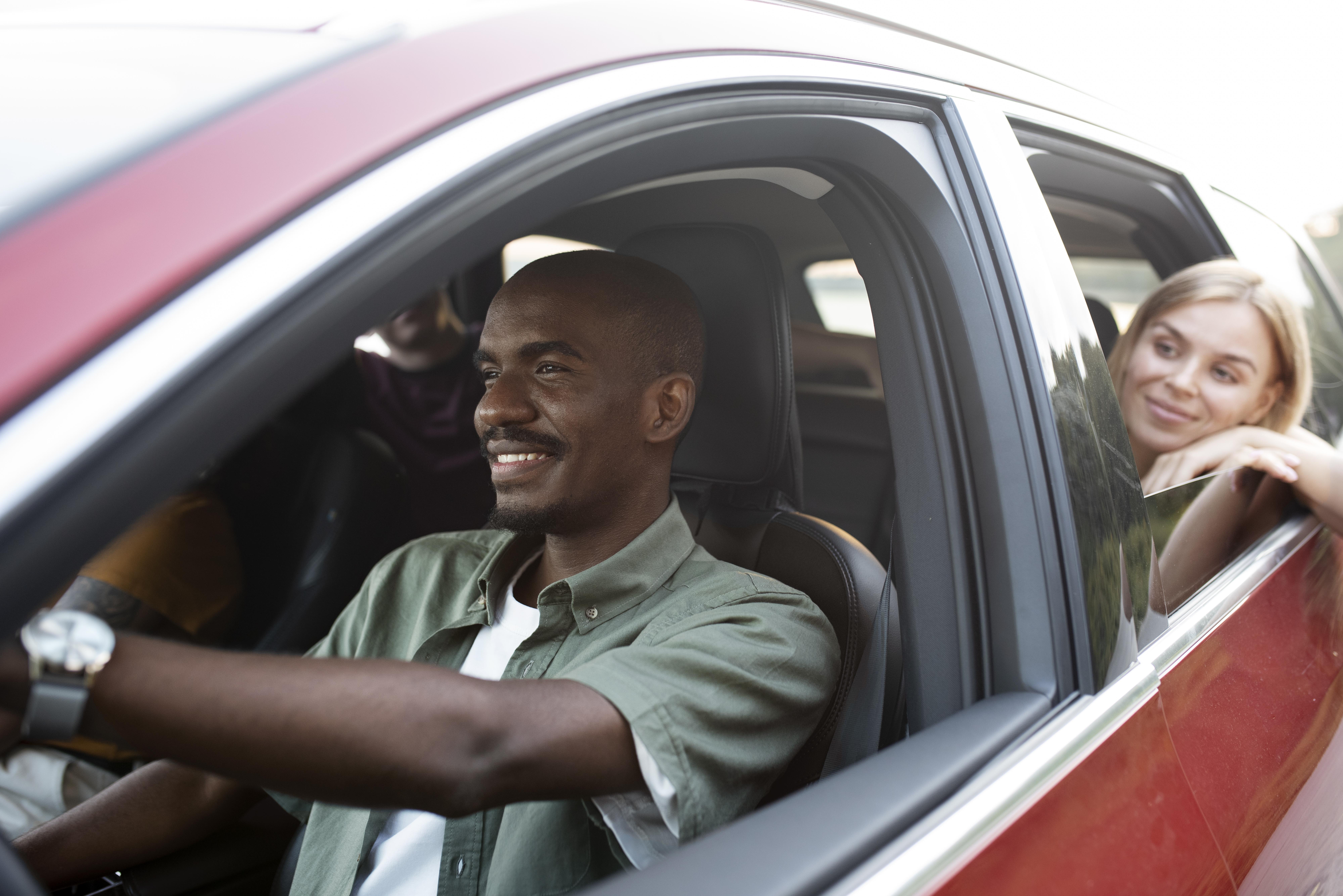 close-up-friends-traveling-by-car